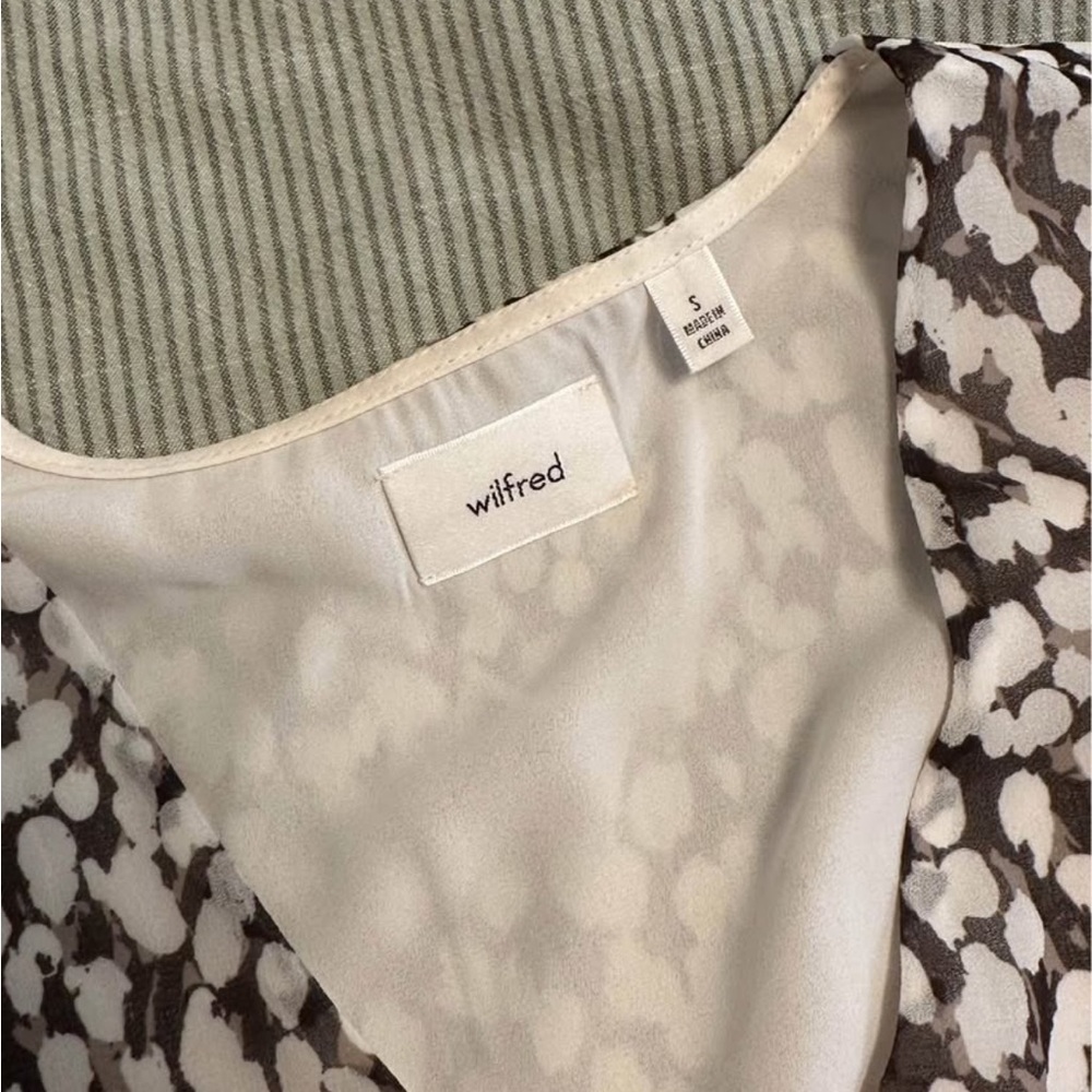 Aritzia/Wilfred Whistful Blouse - Picture 4 of 4